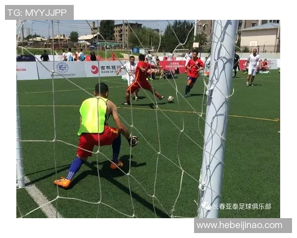 足球球星伞自动创新技术推动球员防护新潮流提升比赛表现 足球球星伞自动创新技术推动球员防护新潮流提升比赛表现